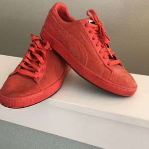 Pumas Women's MAC X lady danger low top sneaker